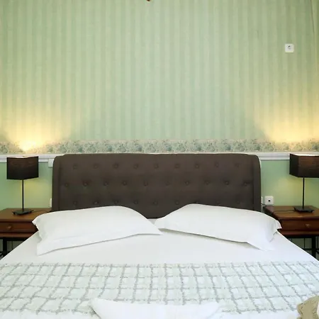 Elite Escape Tsoukaládhes